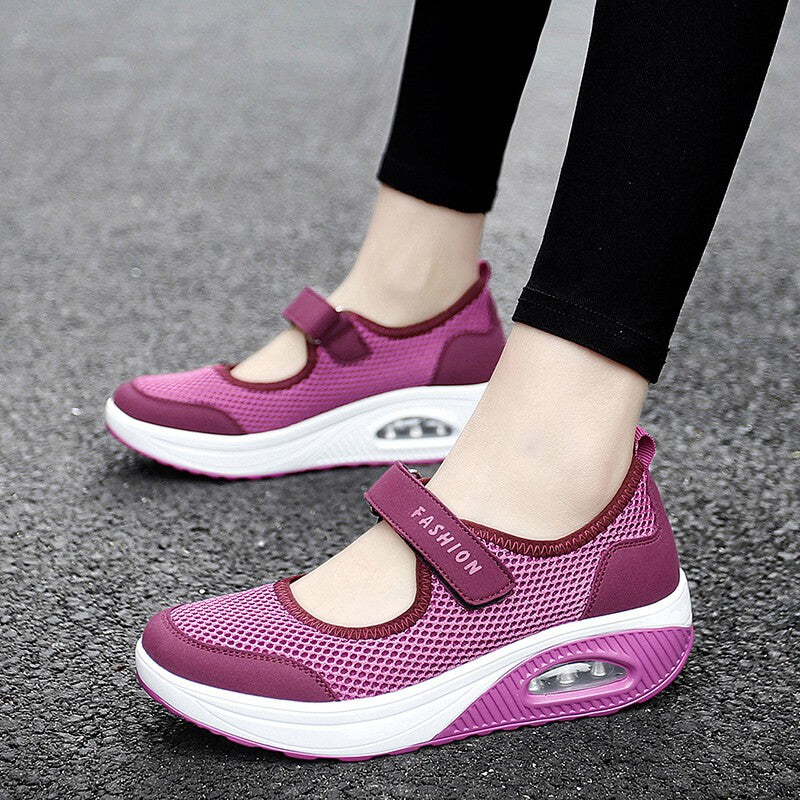 Women's stretchable breathable lightweight walking shoes