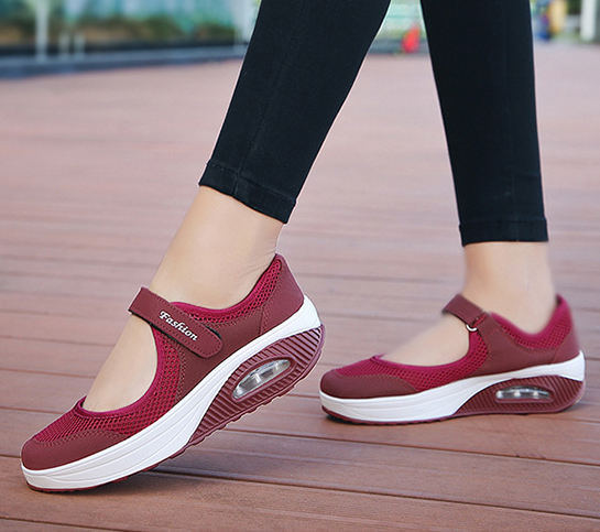 Women's stretchable breathable lightweight walking shoes