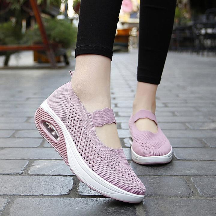 Women's lightweight slip-on sneakers