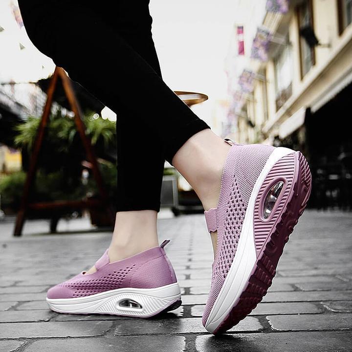 Women's lightweight slip-on sneakers