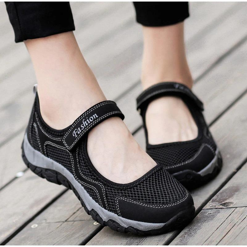 New stretchable breathable lightweight walking shoes